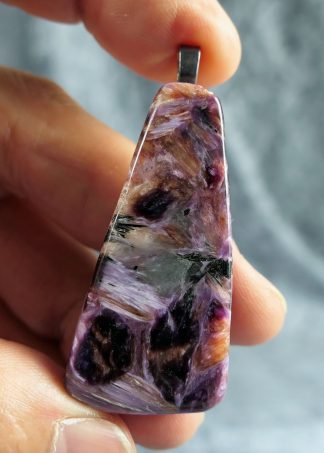 Anhänger aus Charoit, Russland, 449CB
